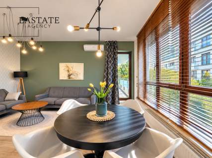 Elegancki apartament z loggią i 2 miejscami postojowymi w Wilanowie
