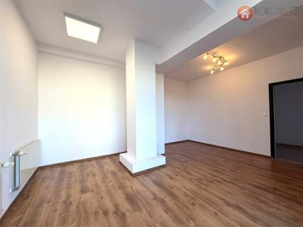 Lokal 71,5 m2, parking i klimatyzacja, parter
