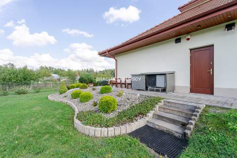 dom parterowy w lesie, działka 22ar Niepołomice