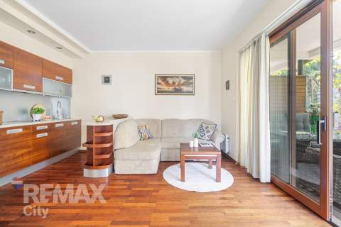 Apartament z dużym tarasem nad Zegrzem