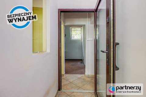 Lokal 60 m2, duże witryny, centrum Gdyni