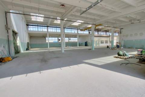 Hala z suwnicą 3t., pow. 1146m2, Kielce