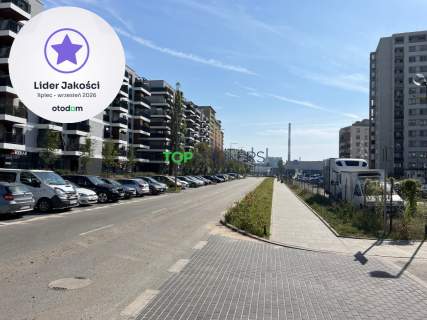 Narożny lokal z dużymi witrynami na sklep/gastro