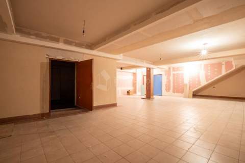 BEZ PROWIZJI Nowy witrynowy lokal 214m2. Krzywa.