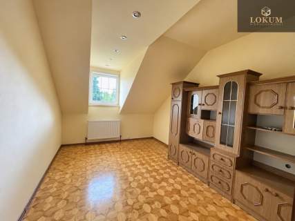 Budynek dwulokalowy z działką budowlaną 8000m2 