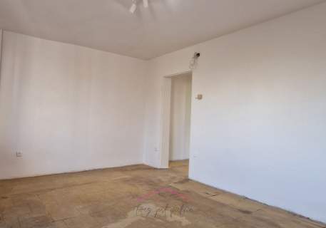 2 pokoje OSOBNA KUCHNIA balkon DO REMONTU