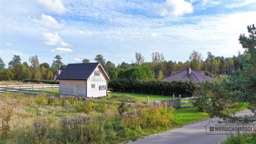 Domek nad jeziorem Wierzchowo.