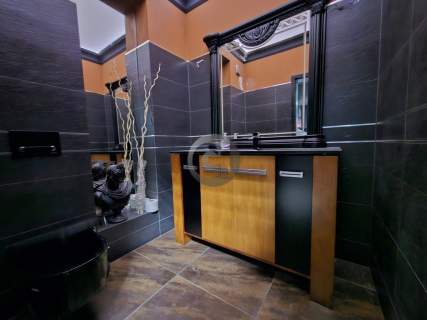 Salon samochodowy na wynajem