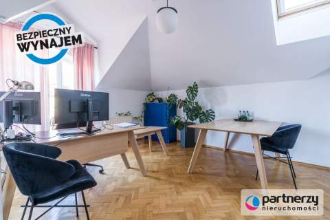 135m2 3 miejsca parkingowe, klimatyzacja,2 balkony