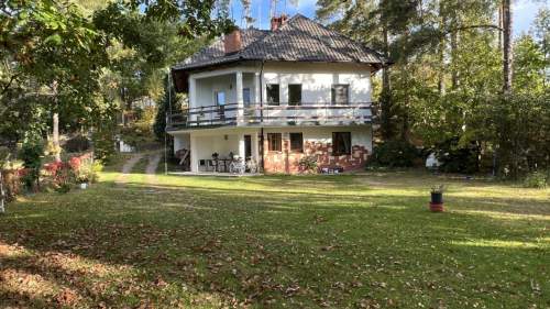 Dom z apartamentem przy jeziorze i lesie
