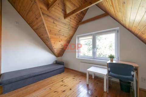 BLIŹNIAK, 258 m2, 7 sypialni, działka 287 m2, r. 2003