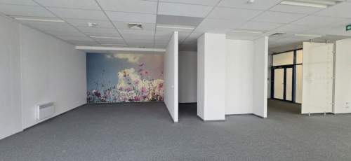 Lokal biurowo-usługowy na parterze