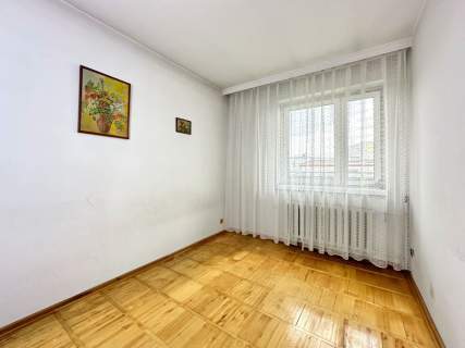 Dom z czytelnym adresem.