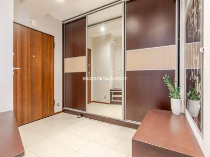 GUSTOWNE, ZADBANE 1-POKOJOWE Z DUŻYM BALKONEM