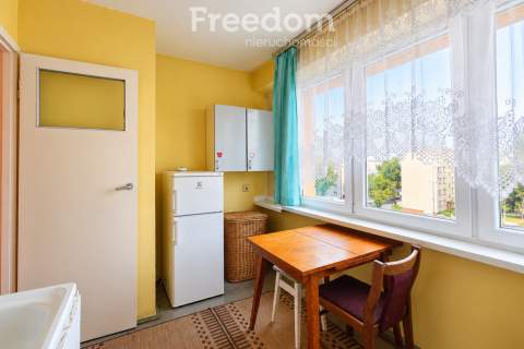 3 pokoje, 48 m2, III piętro, balkon, os. Wolność 1, Bełchatów