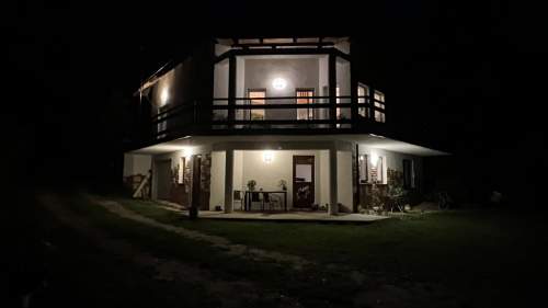 Dom z apartamentem przy jeziorze i lesie
