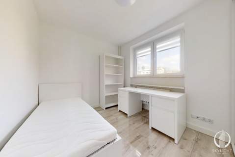 Trzypokojowe mieszkanie z balkonem - Ochota