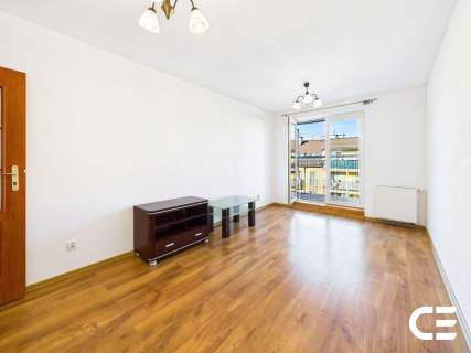 48,16 m 2. i ostatnie piętro osobna kuchnia balkon około 6 m...