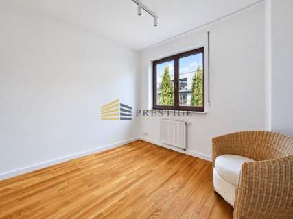 Dwupoziomowy apartament z prywatnym ogródkiem Wilanów