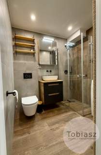 30 m2, osobna kuchnia, balkon, 1 piętro