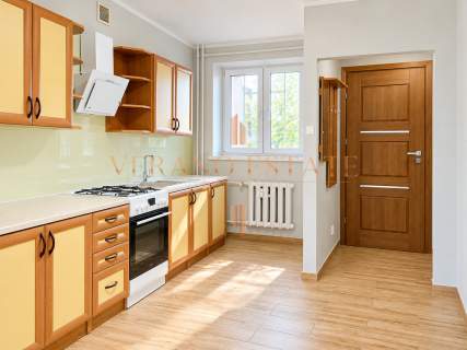 DUŻA KAWALERKA BALKON, LOGGIA PIWNICA