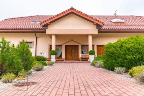 Hotel z restauracją 1500 m - duża działka 4400 m