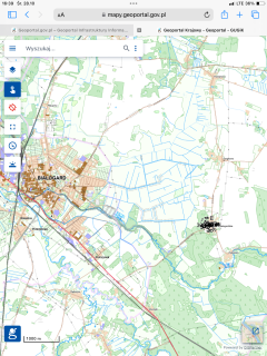 Działka budowlana wąska w centrum wsi