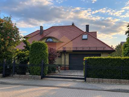 Dom wolnostojący 244 m2 6 pokoi Garaż w bryle