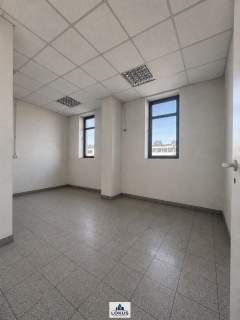 Hala produkcyjno-magazynowa 1424 m2 rampa biuro