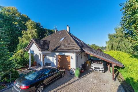 Elegancki dom z dużą działką 2648 m Pisarzowice
