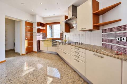 Przestronny apartament 250m2- 4 sypialnie, klimatyzacja