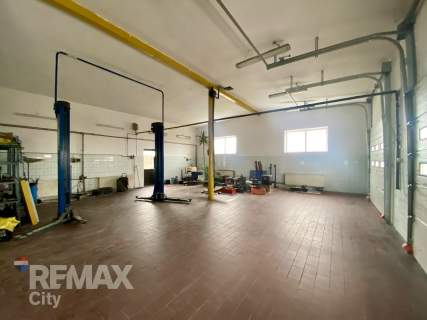 Lokal przy trasie E7 z parkingiem i biurem