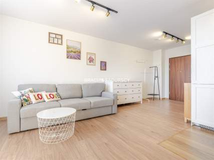 2 POKOJE 32,5 m BALKON OSTATNIE PIĘTRO 