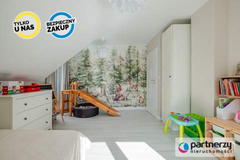 Dom z garażem i kameralnym ogrodem