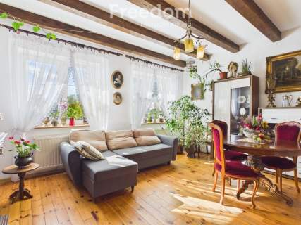 Przestronny dom z kawalerką i lokalem, Bągart