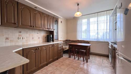 Dom, 5 pokoi, 2 łazienki, balkon, ogród, garaż