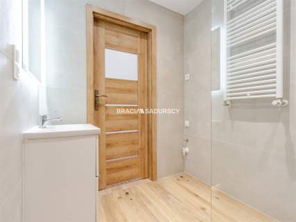 2 POKOJE 32,5 m BALKON OSTATNIE PIĘTRO