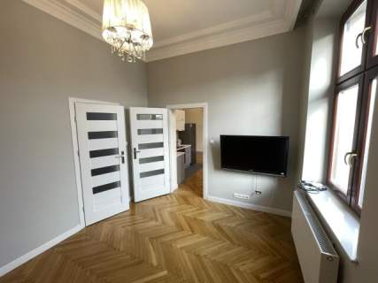 2 pokoje garderoba, 44,5 m2, odnowiona kamienica, Stradom / ul.
