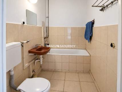 Borsucza, 2 pokoje. Do mocnego odświeżenia.