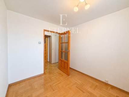 Mieszkanie 4-pokojowe z balkonem, piwnicą i 2-ma garażami