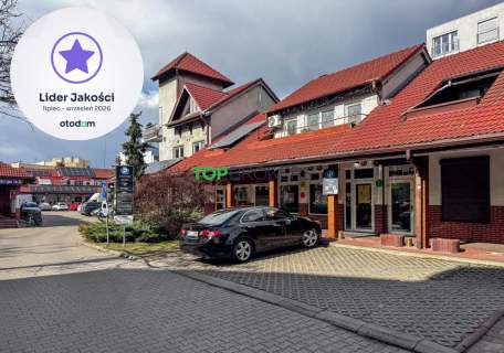 Lokal z witryną w ciągu handlowym z parkingiem