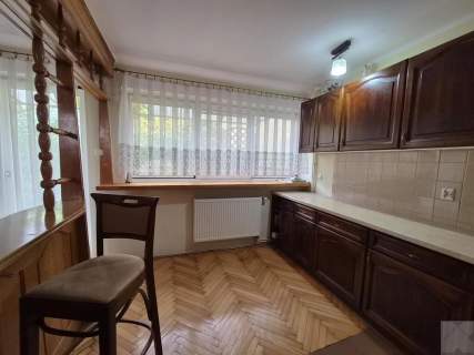 Dom typu szeregówka na widokowej działce