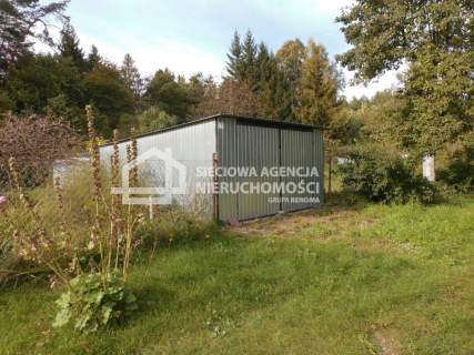 Niepowtarzalny dom w otoczeniu lasów.
