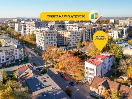 Lokal mieszkalno-usługowy w centrum.