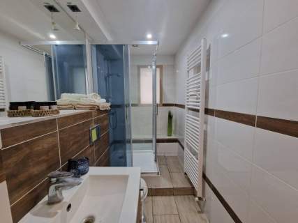 Inwestycyjne mieszkanie w suterenie - umeblowane 135 m2, 7 pokoi