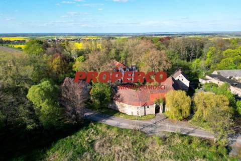 XVII-wieczny pałac, 300-letni park, działka 28ha