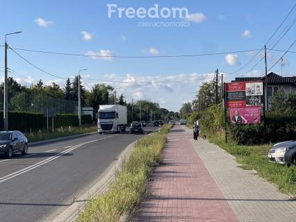 Kompleks usługowy 987 m Działka 3211 m Łęczyca