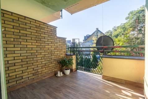 3 POKOJE 84,4 M 2 BALKONY GARAŻ
