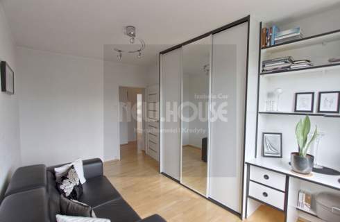 Wysoki standard, dobry rozkład Balkon, piwnica