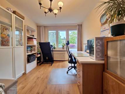 3 pokojowe z osobną kuchnią i loggią 48 m 2.